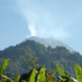 Le Merapi et ses fumerolles, depuis Kaliurang