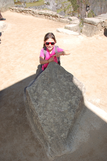 A côté de la pierre de la Croix du Sud, au Machu Picchu