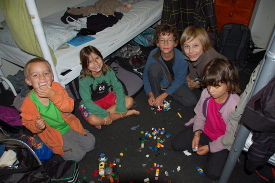 Légo en chambre avec les enfants Merour