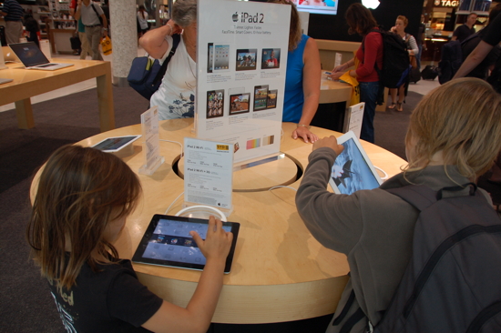 Deux futurs geeks à l'aéroport de Sydney?