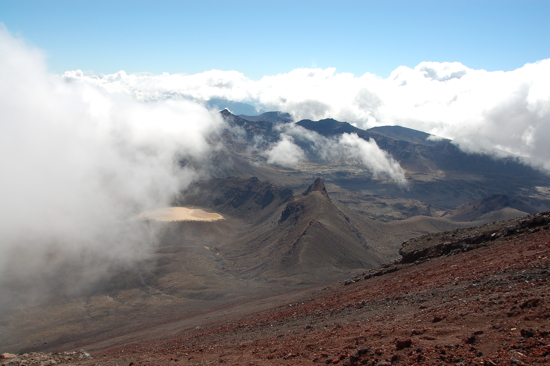 Vue sur le cratère sud du Tongariro pendant l'ascension