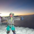 Au sommet (5897m.), au lever du soleil, épuisé et les pieds gelés