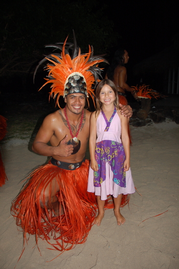 Avec un des danseurs du Tiki Village
