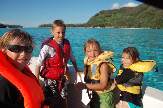 Sur le bateau de Jules et Adrien