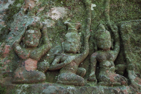 Sculpture sur la colline de Kbal Spean