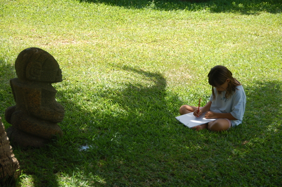 Leïla dessine un tiki