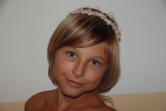 Valentin et son collier de coquillages, porté de manière spéciale