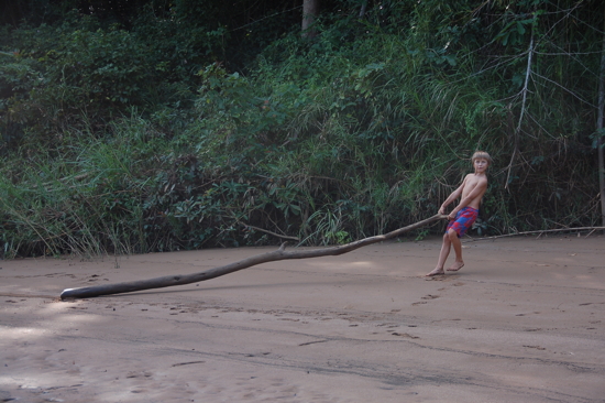 Sur la plage de Sai Yok Yai