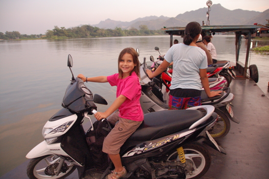 Sur le bac de Kanchanaburi