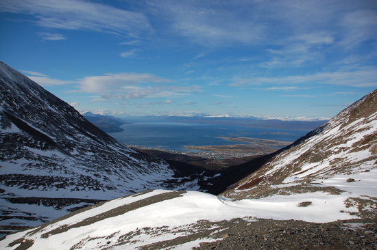 Vue du sommet: canal de Beagle et baie d'Ushuaia