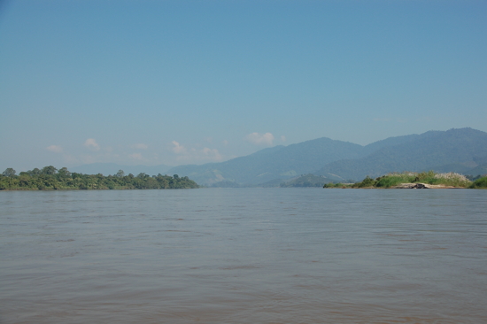 Myanmar à gauche, Laos à droite 