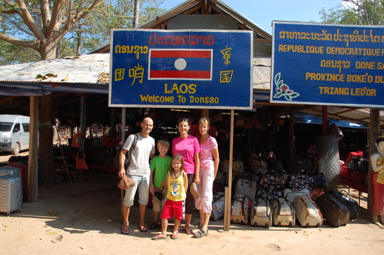 Débarquement sur une île du Laos