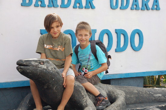 Arthur et Valentin à l'arrivée sur Flores