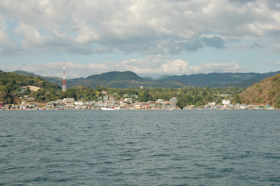 Labuan Bajo depuis le large
