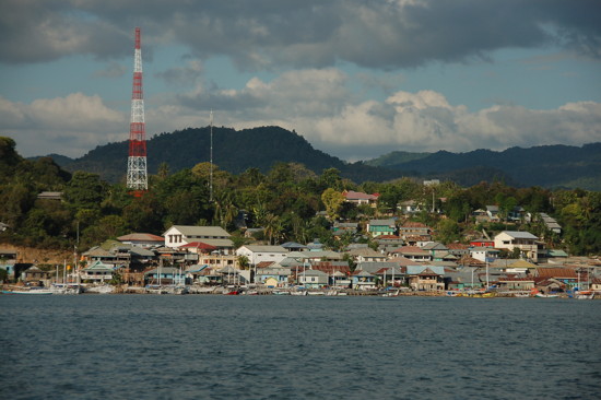 Labuan Bajo depuis le large