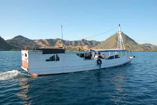 Bateau identique au nôtre pour aller à Rinca (Komodo)