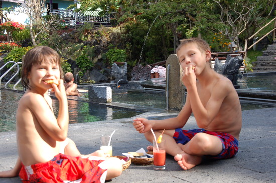 Aux sources d'eau chaude (39°C) du lac Batur