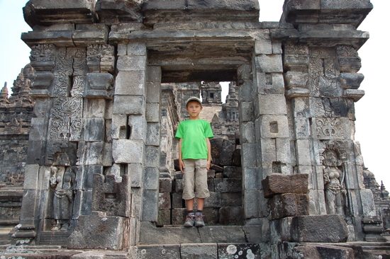 Une nouvelle statue au Sewu Temple (Prambanan)