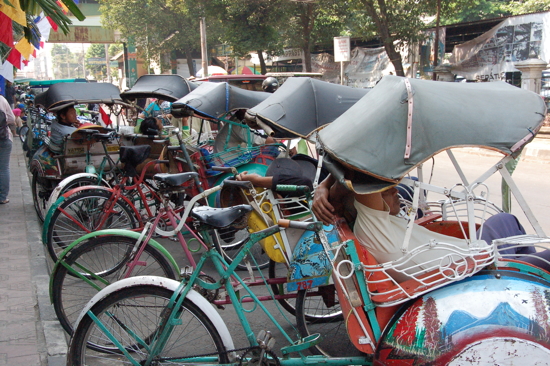 Des becak, moyen de transport local