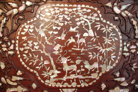 Meuble incrusté de nacre