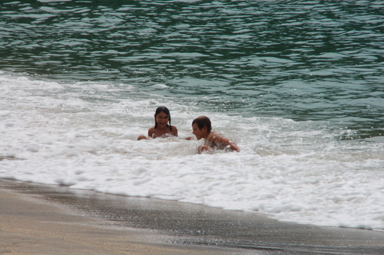 Jeux dans les vagues
